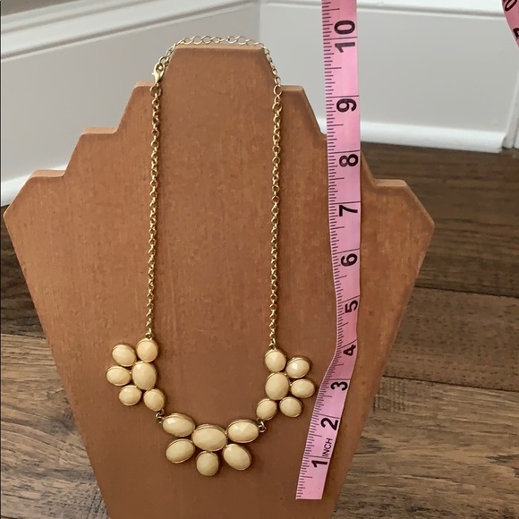 Ivory colored stone gold tone necklace - Picture 6 of 6